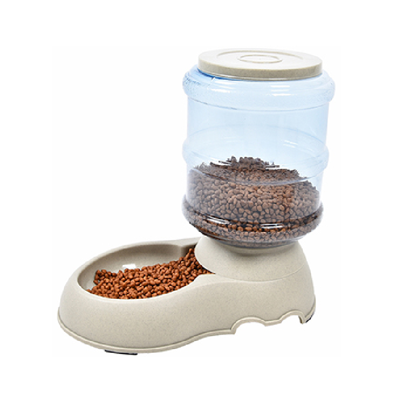 Household pet feeder